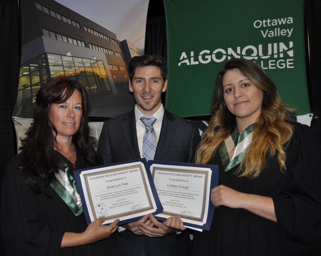 Shari-Lyn Flett and Lindsay Crough recipients of the 2014 Canadian Nuclear Society Award.